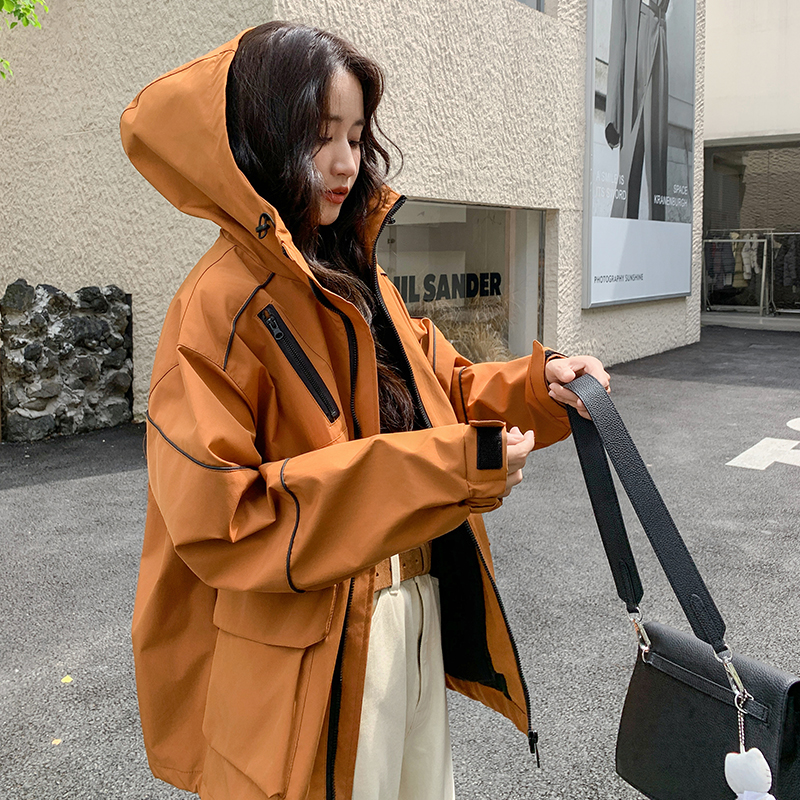 橘色显白冲锋衣